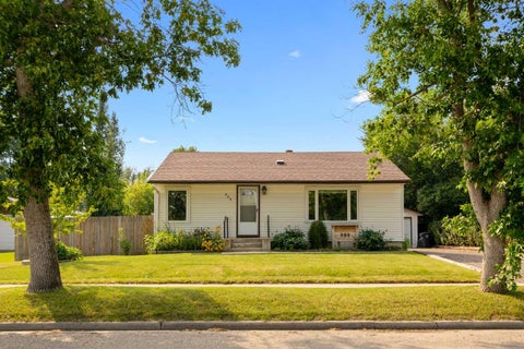 Photo of 909 6 Street SW, High River, AB T1V 1B3 (MLS # A2338853)