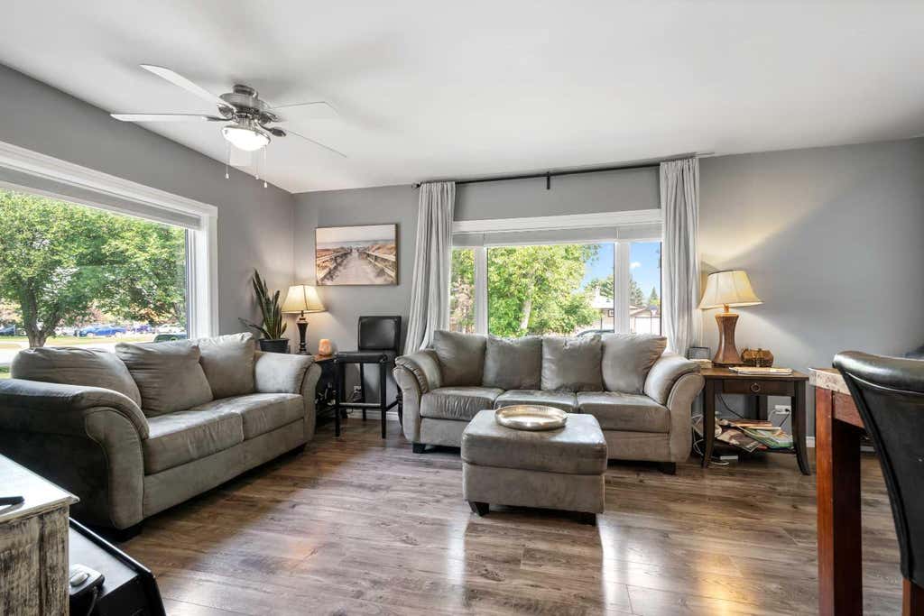 Photo of 909 6 Street SW, High River, AB T1V 1B3 (MLS # A2338853)