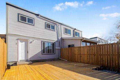 7 Doverdale Mews SE Calgary AB T2B 1V8