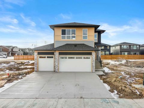 Photo of 151 Dawson Wharf Mount, Chestermere, AB T1X 2W4 (MLS # A2292338)