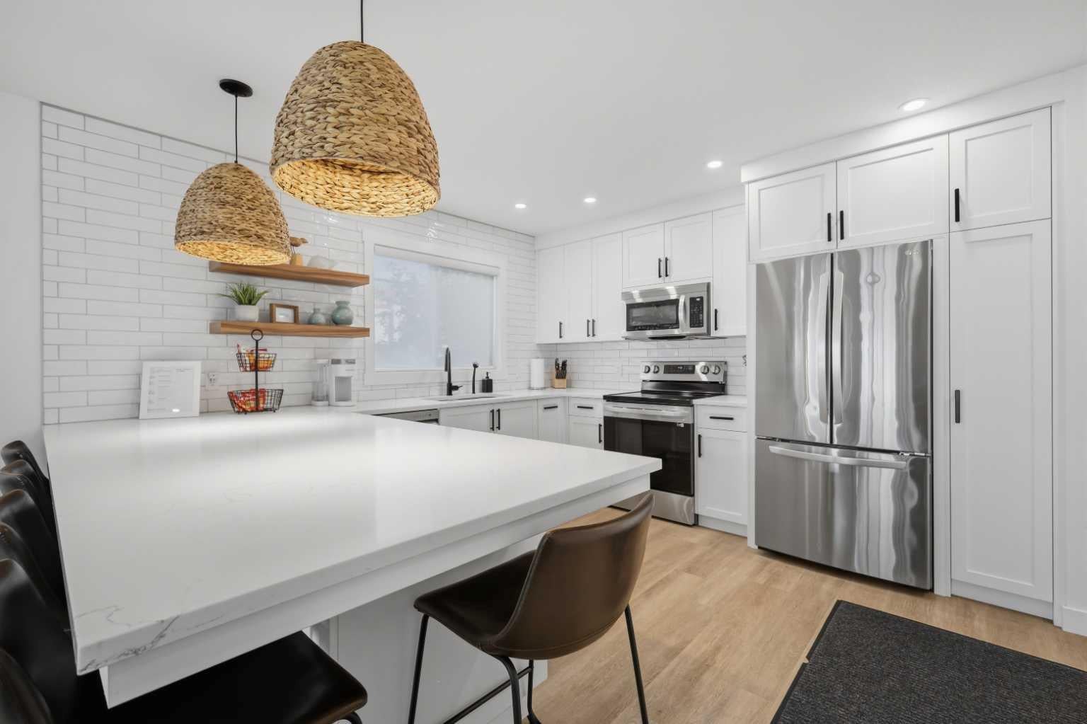 4415 Lakeshore Drive #2