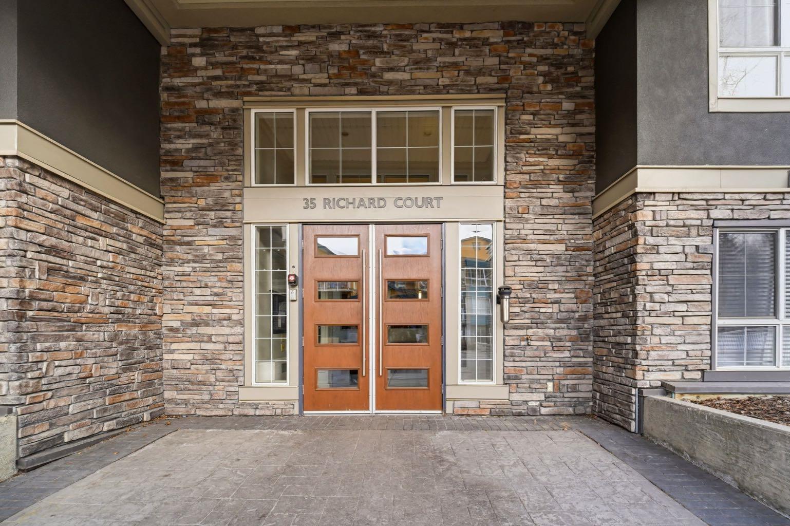 35 Richard Court SW 426