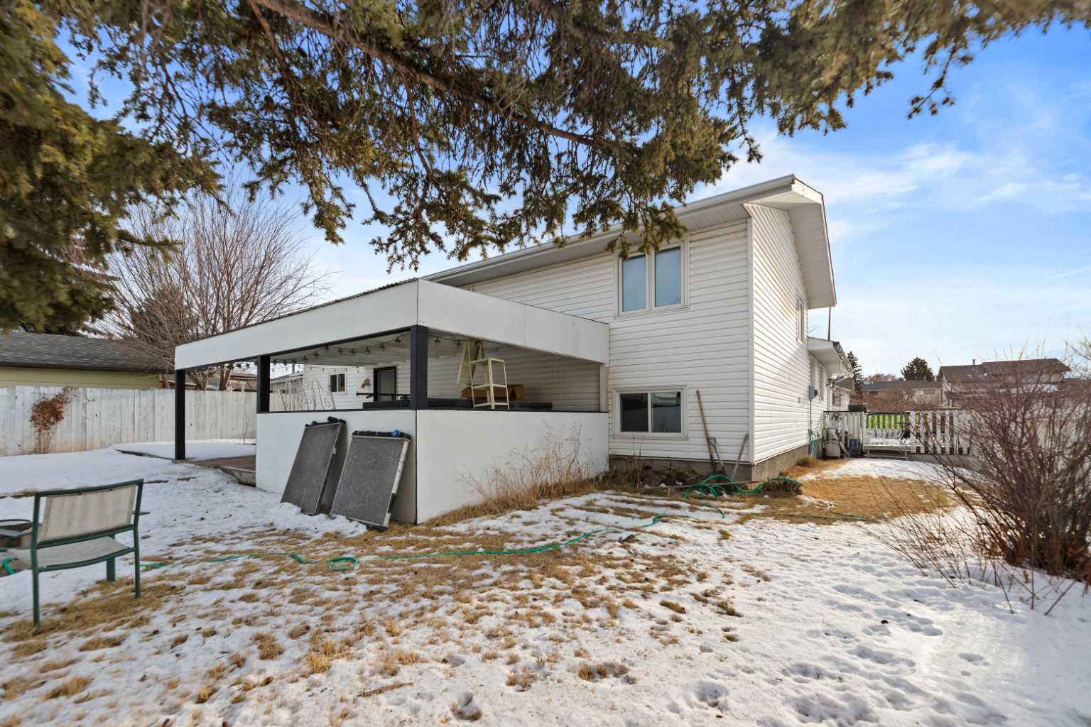 892 Abbotsford Drive NE