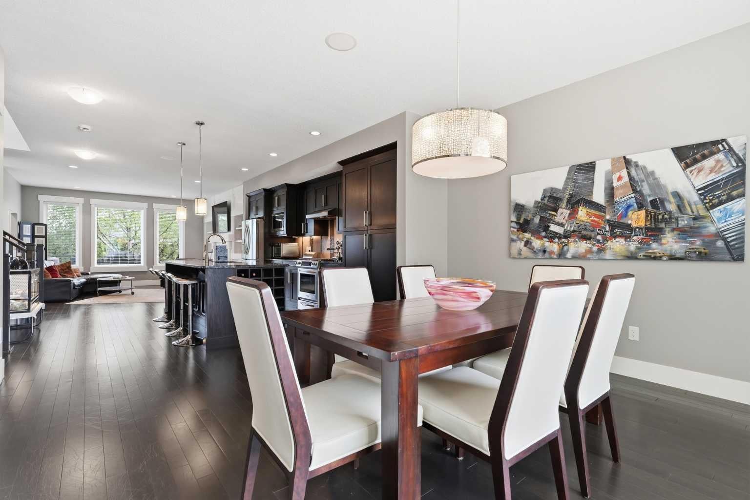 314 30 Avenue NE