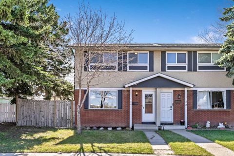 Photo of 120 Pennsburg Way SE, Calgary, AB T2A 2J5 (MLS # A2308666)