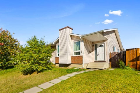 Photo of 64 Whitworth Way NE, Calgary, AB T1Y 6A8 (MLS # A2346834)