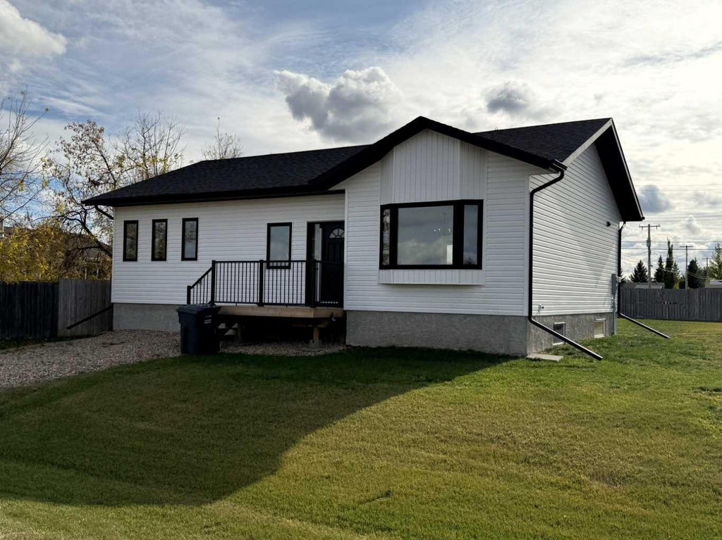 Photo of 4505 53 Avenue, Mannville, AB T0B 2W0 (MLS # A2352123)