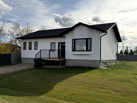 Photo of 4505 53 Avenue, Mannville, AB T0B 2W0 (MLS # A2352123)