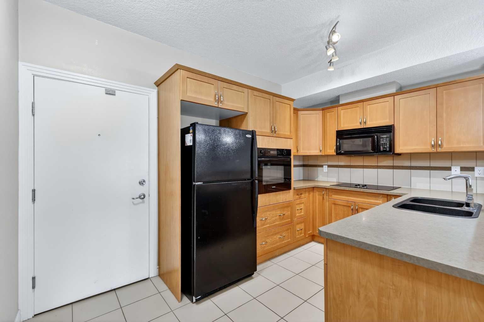 60 Royal Oak Plaza NW 137