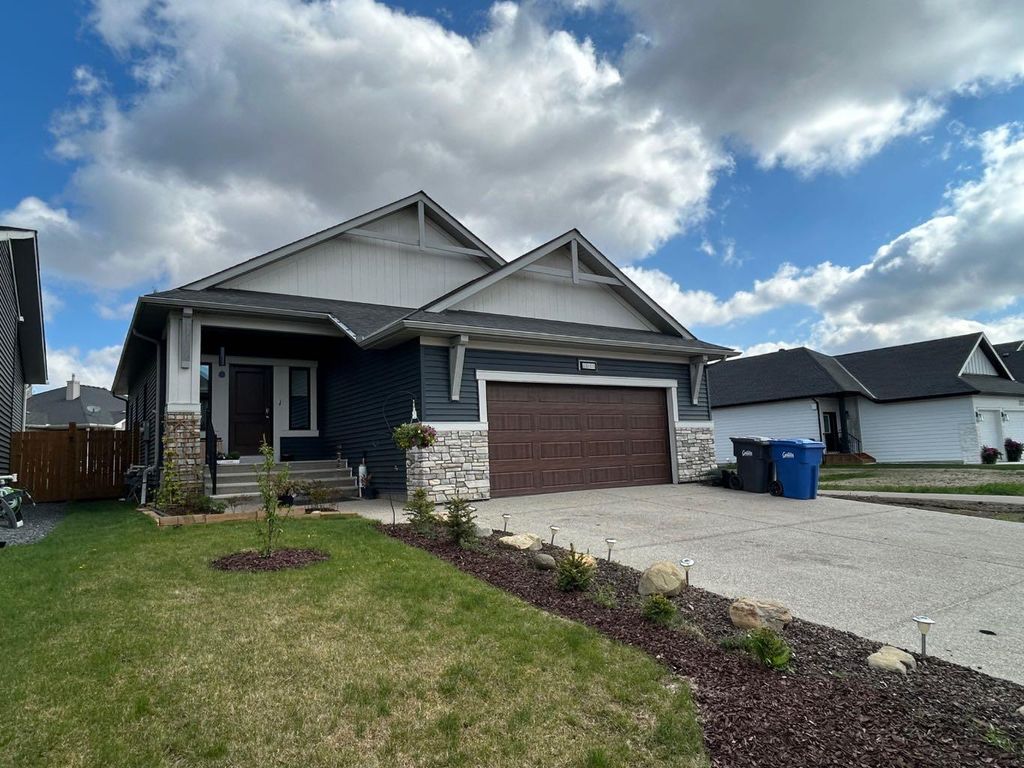 Photo of 800 Mandalay Link, Carstairs, AB T0M 0N0 (MLS # A2307016)