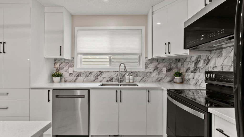 Photo of 2416 Woodview Drive SW, Calgary, AB T2W 4X7 (MLS # A2308861)