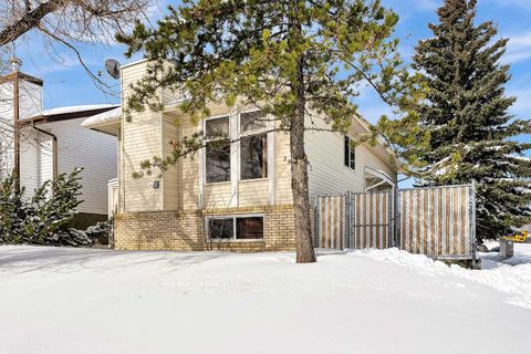 295 Edgepark Boulevard NW Calgary AB T3A 4K4