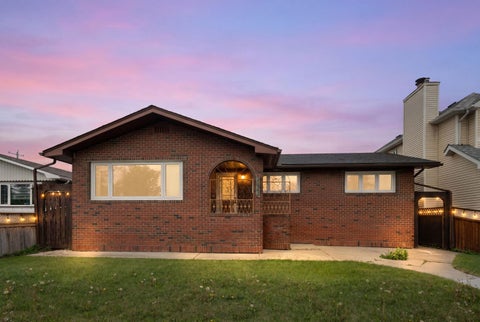 Photo of 3019 37 Street SW, Calgary, AB T3E 3B5 (MLS # A2318827)