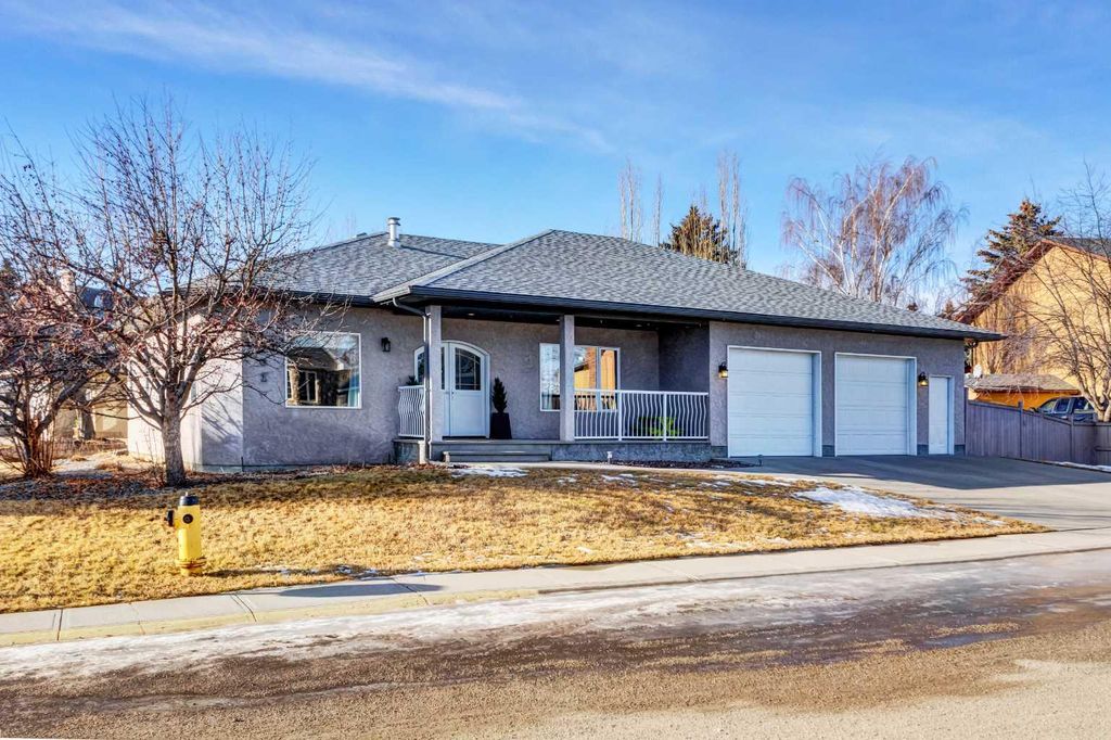 Photo of 201 Aspen Way, Vulcan, AB T0L 2B0 (MLS # A2283694)