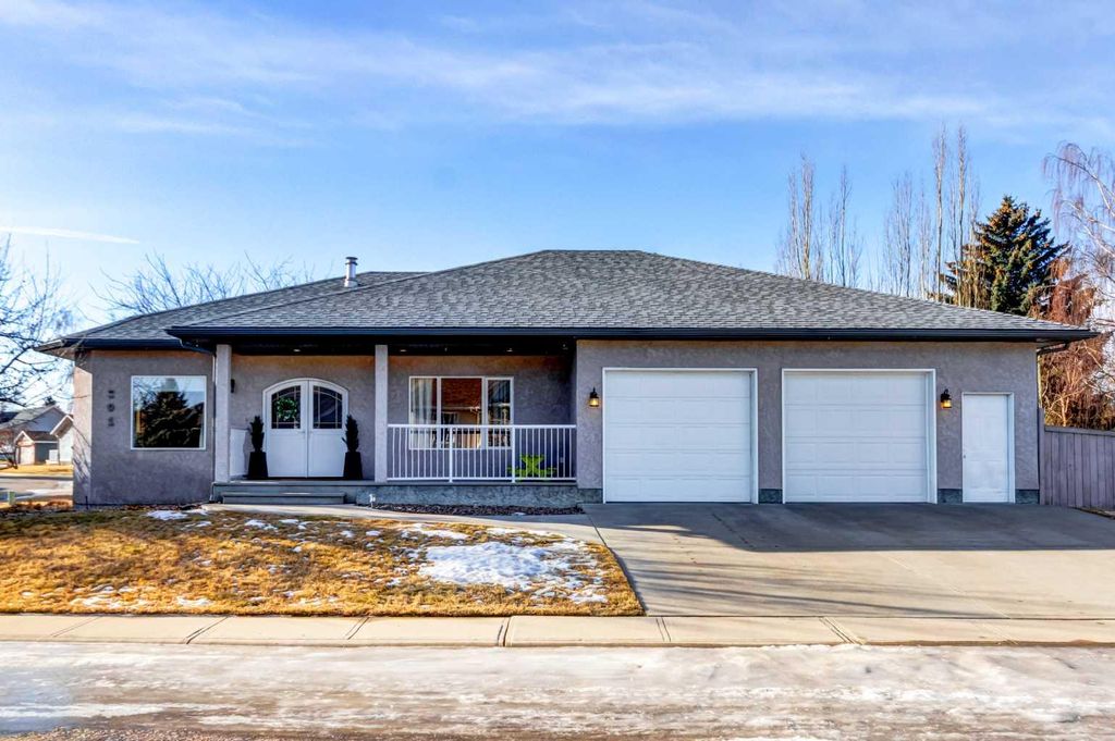 Photo of 201 Aspen Way, Vulcan, AB T0L 2B0 (MLS # A2283694)