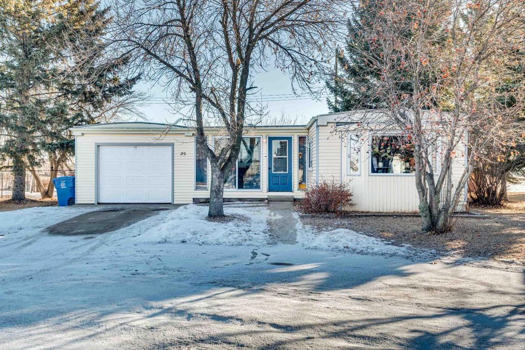 Photo of 20 Mobile Drive, Three Hills, AB T0M 2A0 (MLS # A2286999)