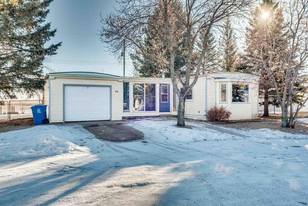 Photo of 20 Mobile Drive, Three Hills, AB T0M 2A0 (MLS # A2286999)