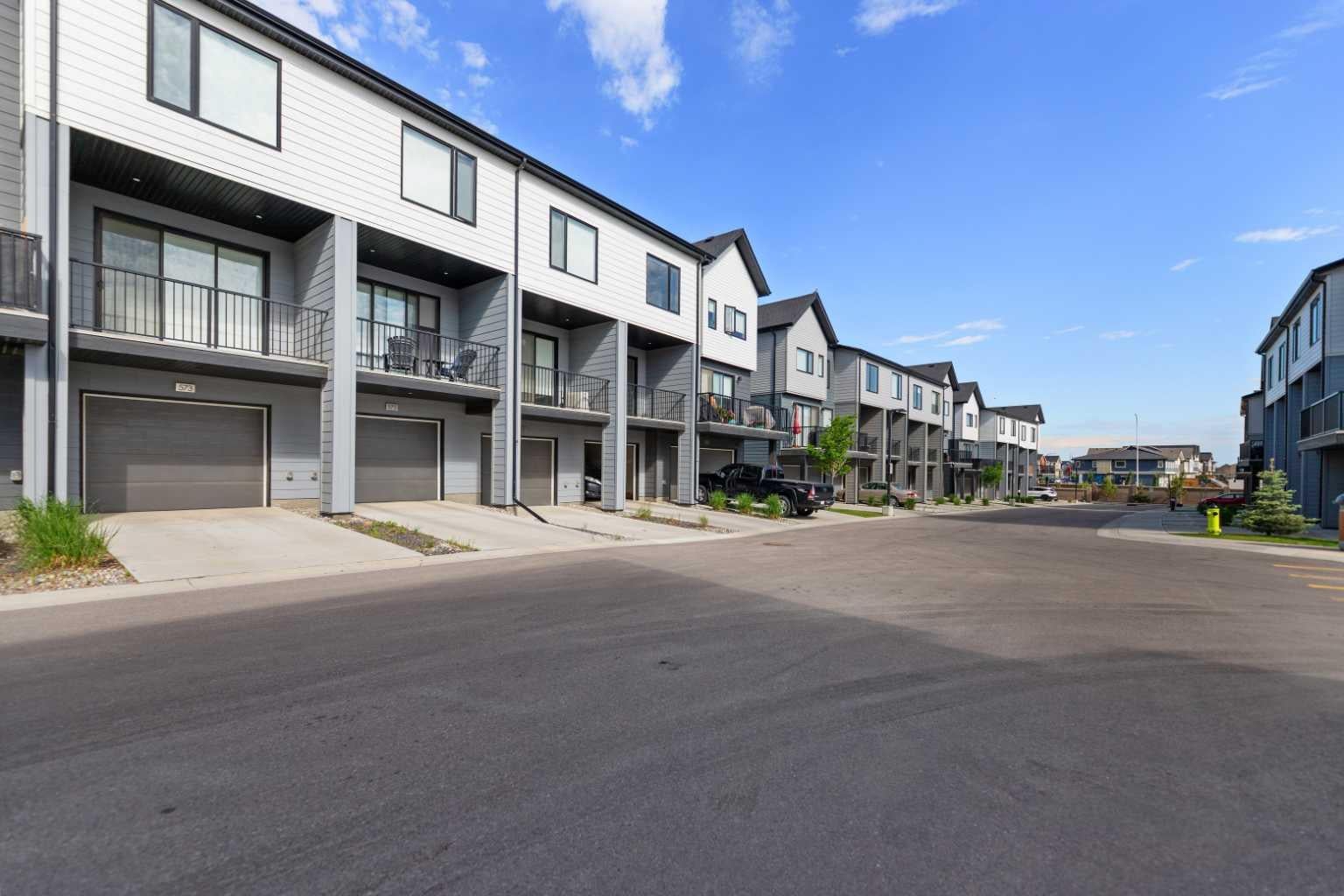573 Evanston Link NW