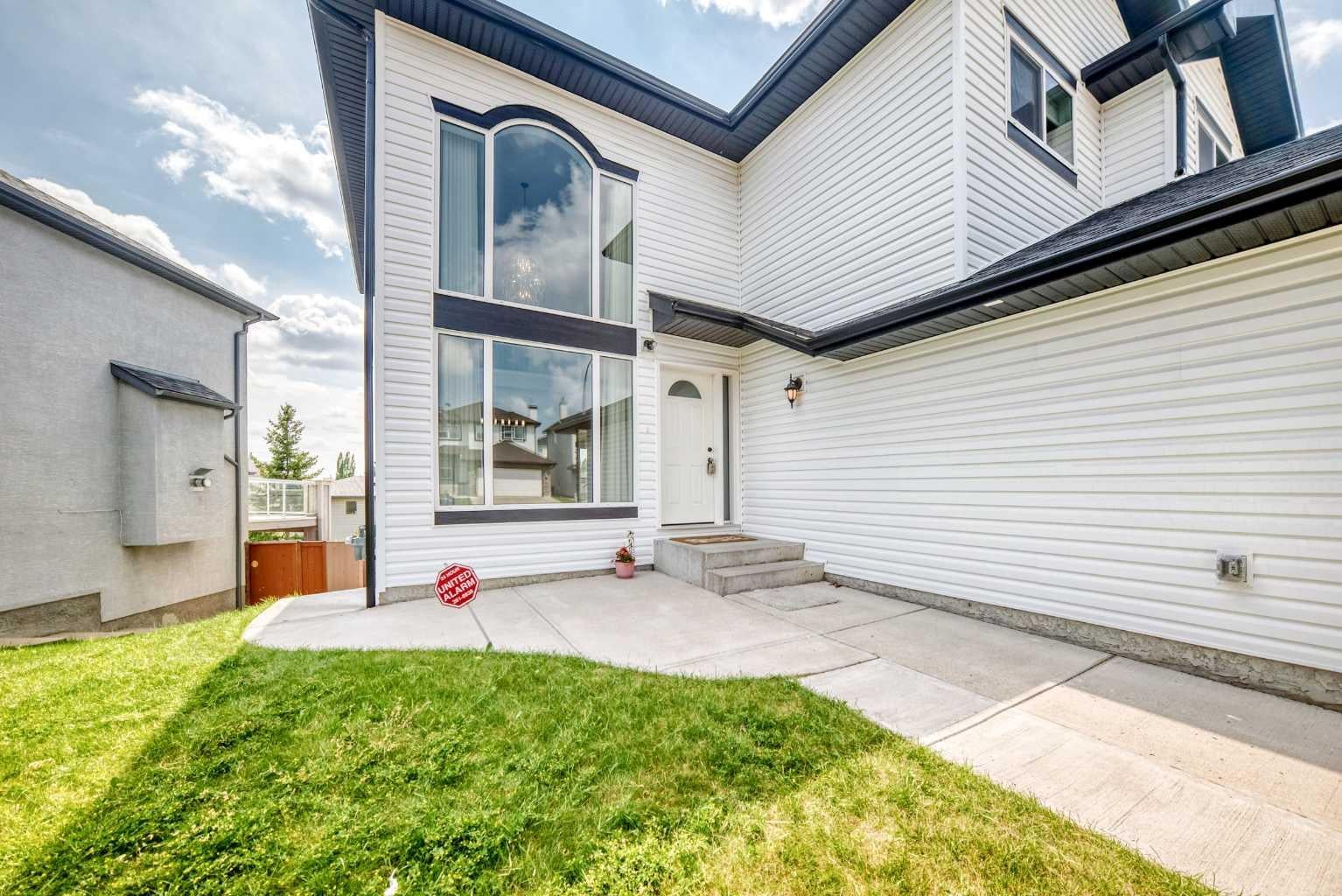 184 Panorama Hills Manor NW