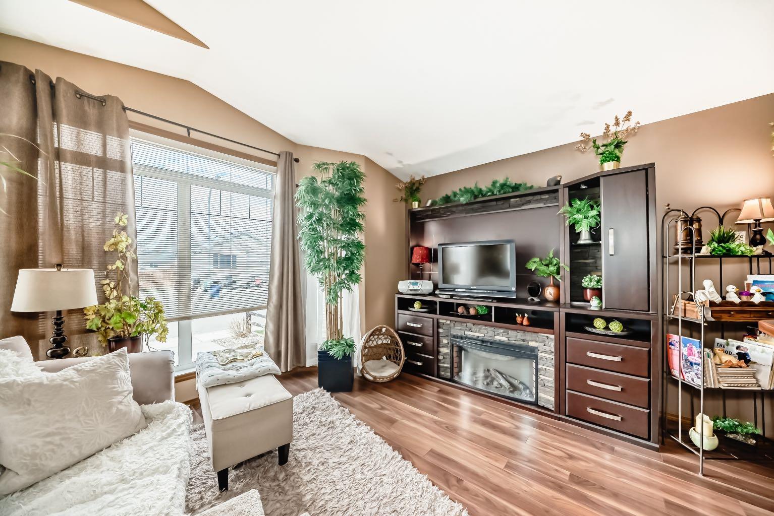 493 Squamish Lane W