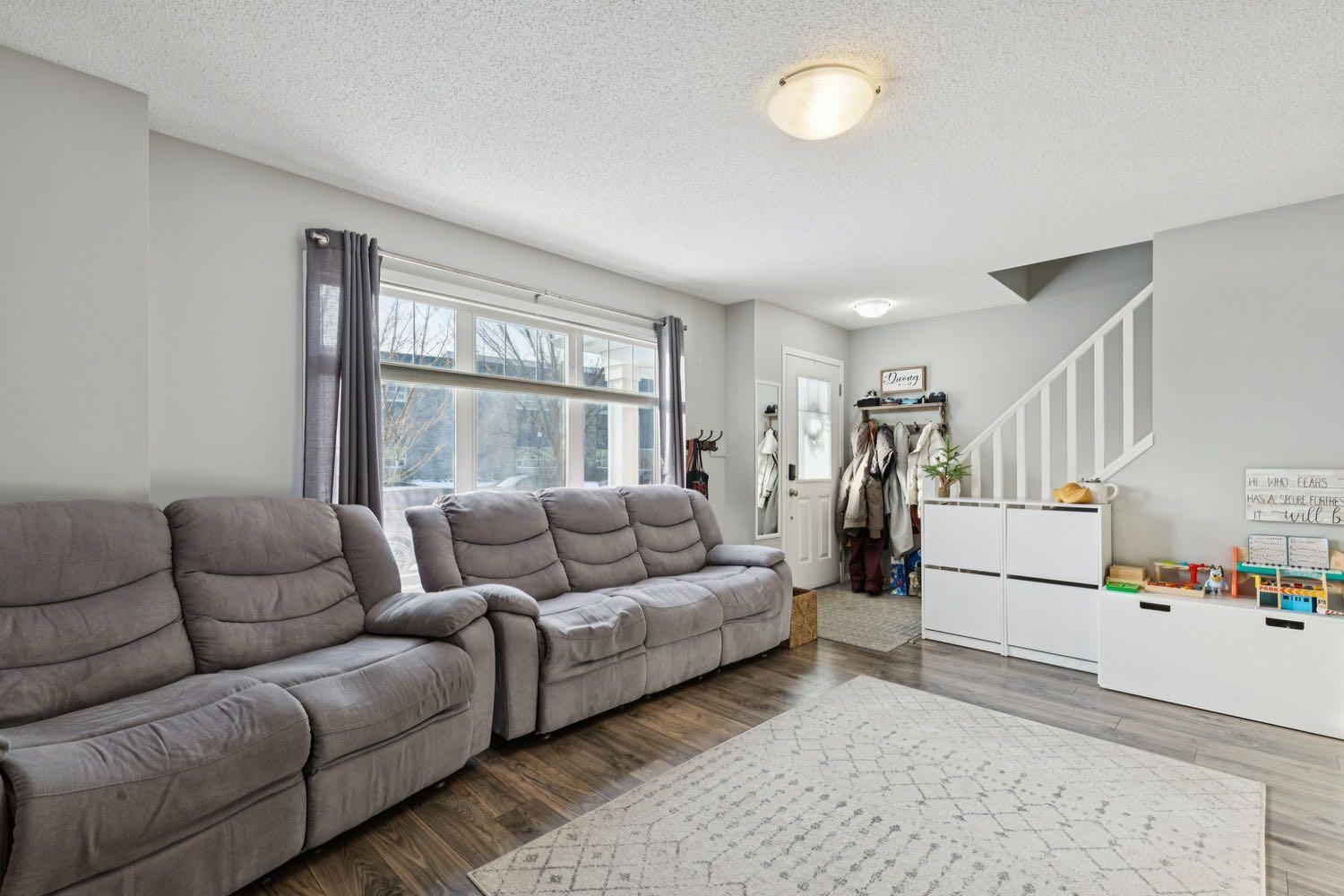 996 Windsong Drive SW