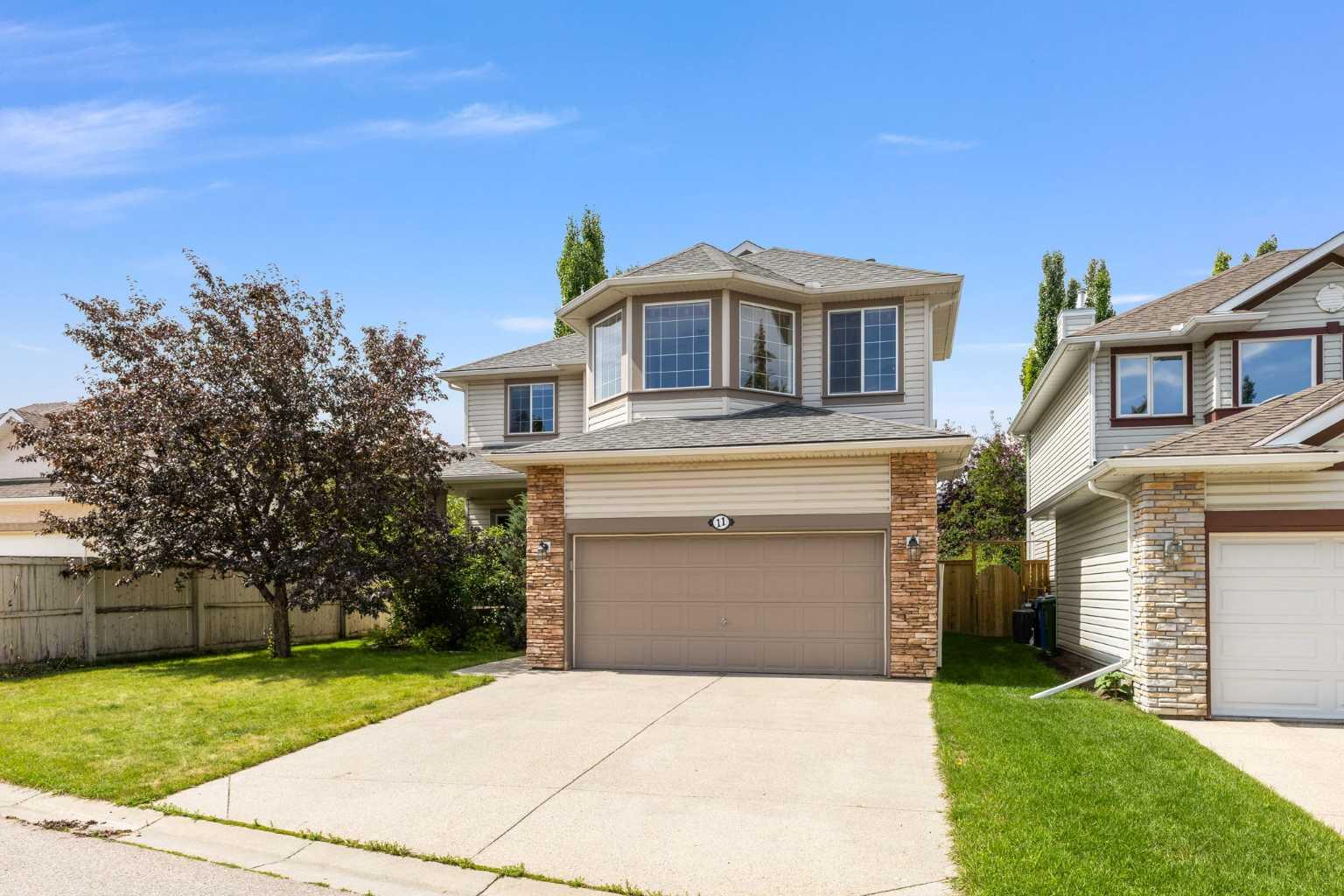 11 Simcoe Crescent SW