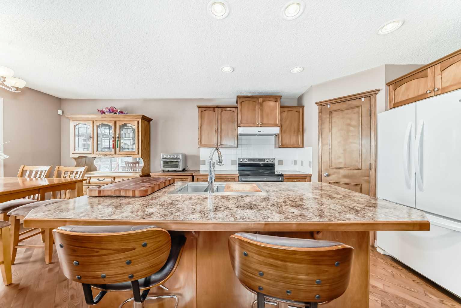 250 Eversyde Close SW