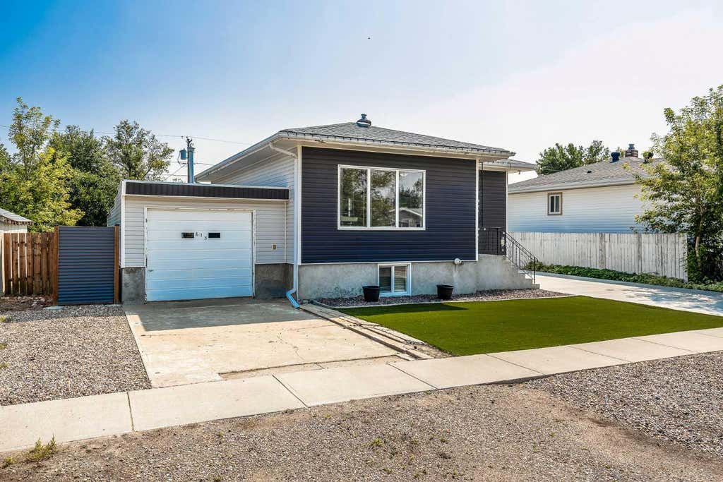 Photo of 613 1 Street SE, Redcliff, AB T0J 2P0 (MLS # A2338675)