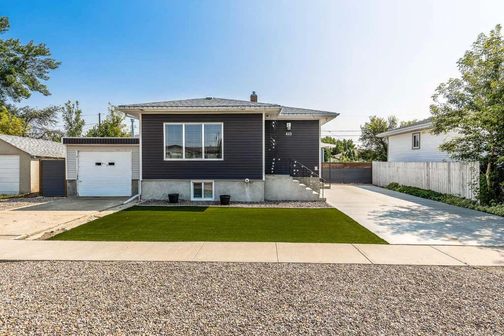 Photo of 613 1 Street SE, Redcliff, AB T0J 2P0 (MLS # A2338675)