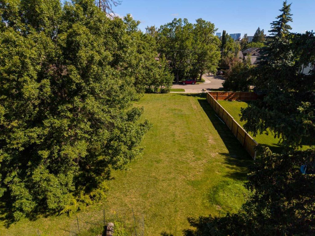 Photo of 407 40 Avenue SW, Calgary, AB T2S 0X5 (MLS # A2323962)