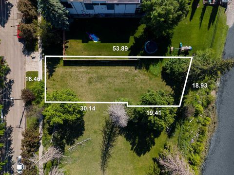 Photo of 407 40 Avenue SW, Calgary, AB T2S 0X5 (MLS # A2323962)