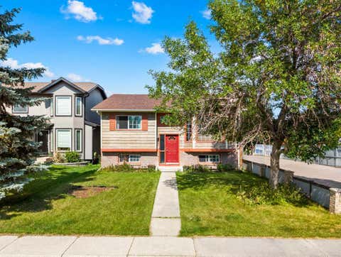 Photo of 327 Shawbrooke Circle SW, Calgary, AB T2Y 2Z8 (MLS # A2339914)