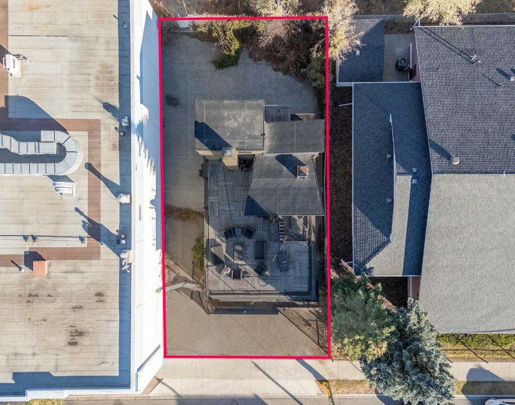 Photo of 1742 10 Avenue SW, Calgary, AB T3C 0J8 (MLS # A2293149)