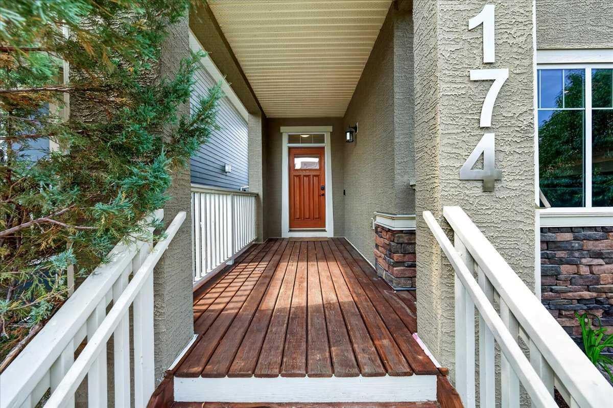 174 Mahogany Heights SE