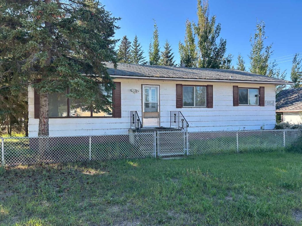 Photo of 302 Main Street, Paradise Hill, SK S0M 2G0 (MLS # A2345261)