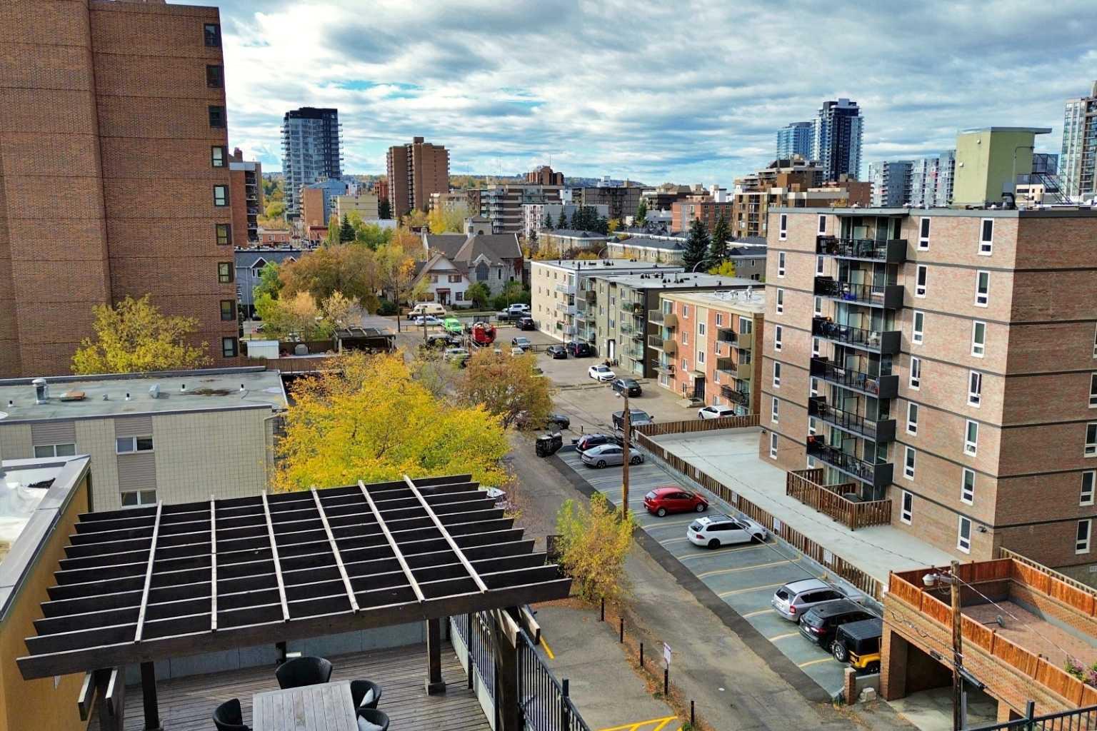 1000 15 Avenue SW 209