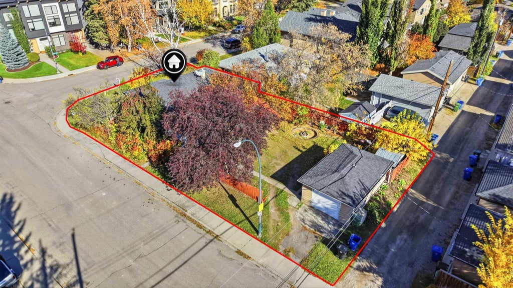 Photo of 704 33 Street NW, Calgary, AB T2N 2W6 (MLS # A2351232)