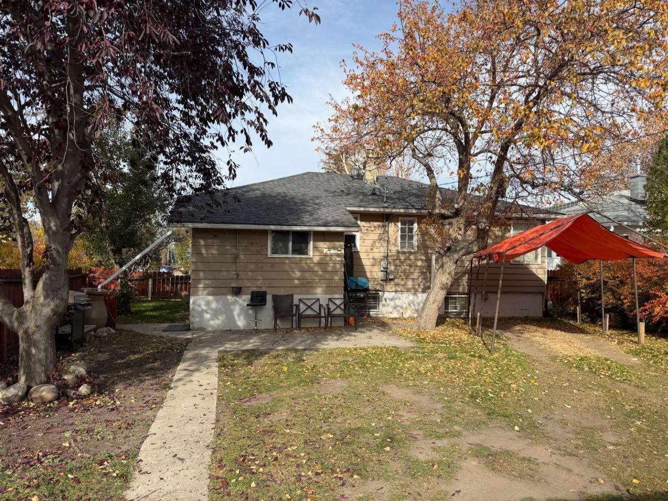 704 33 Street NW