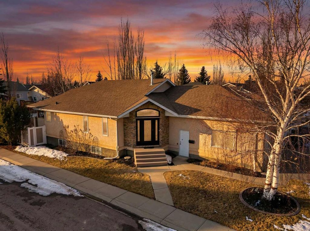 Photo of 4 Drever Close, Red Deer, AB T4R 2N6 (MLS # A2293786)