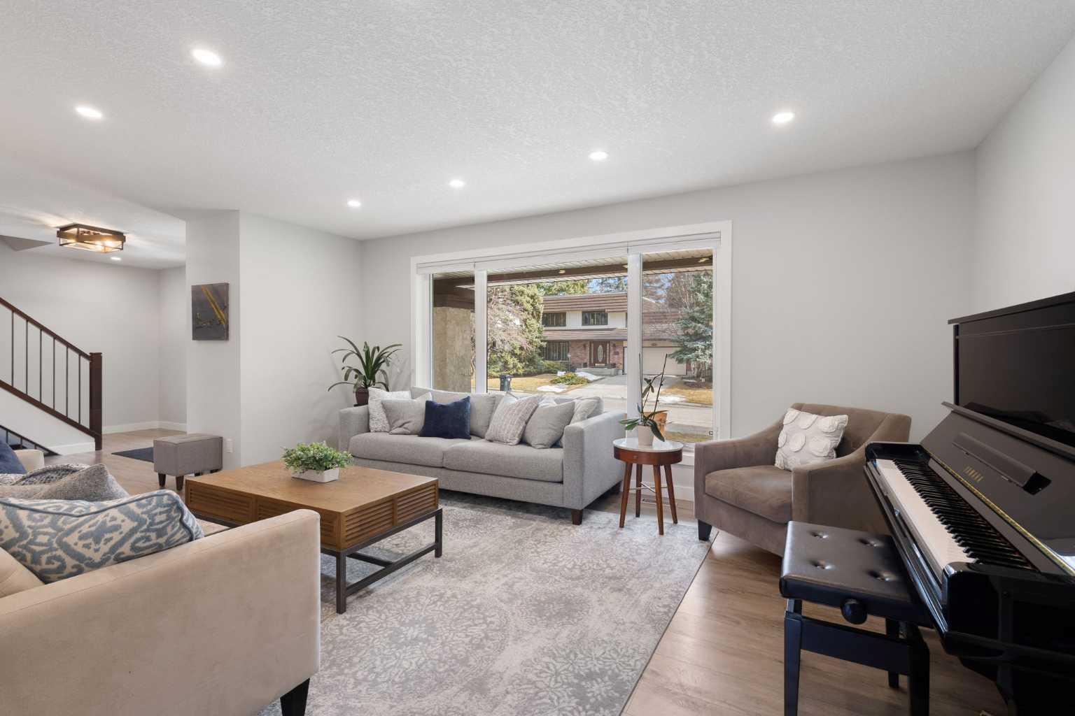 504 Varsity Estates Bay NW