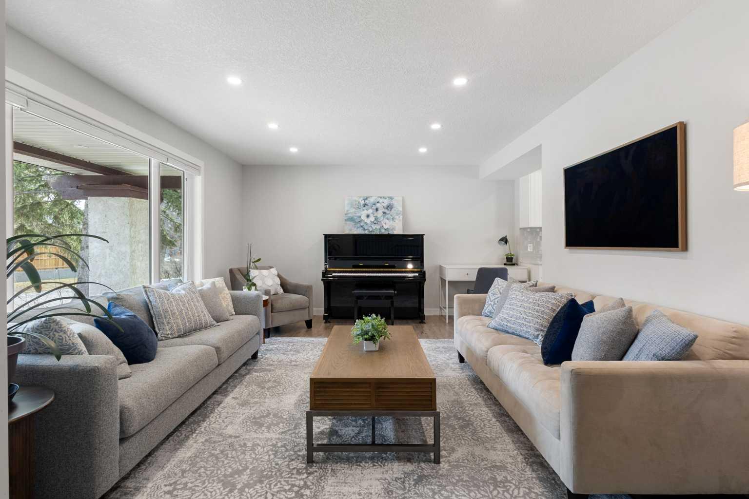 504 Varsity Estates Bay NW