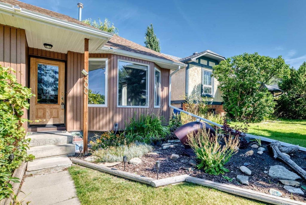 Photo of 300 Marquis Place SE, Airdrie, AB T4A 1X9 (MLS # A2340858)