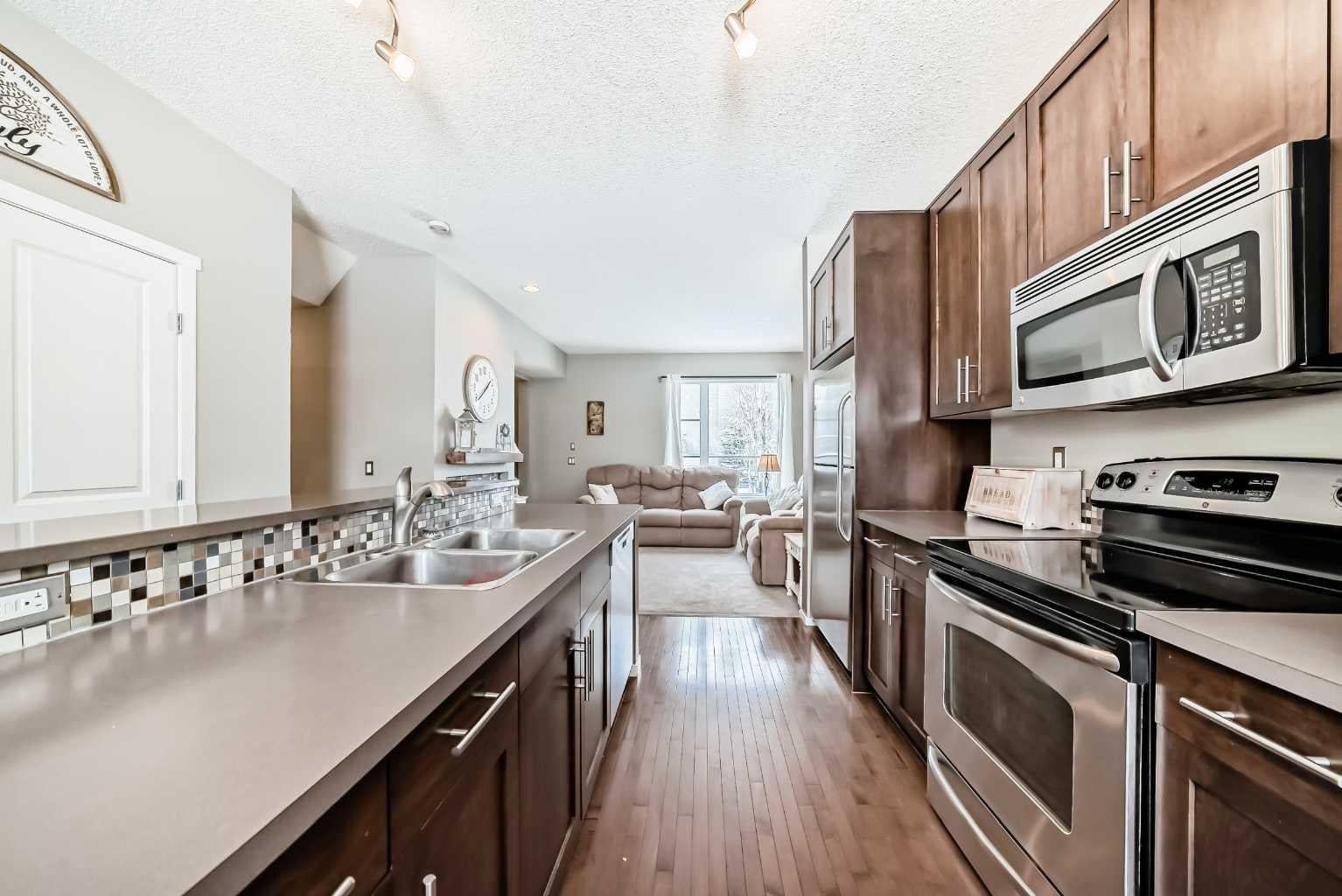 63 Chapalina Square SE