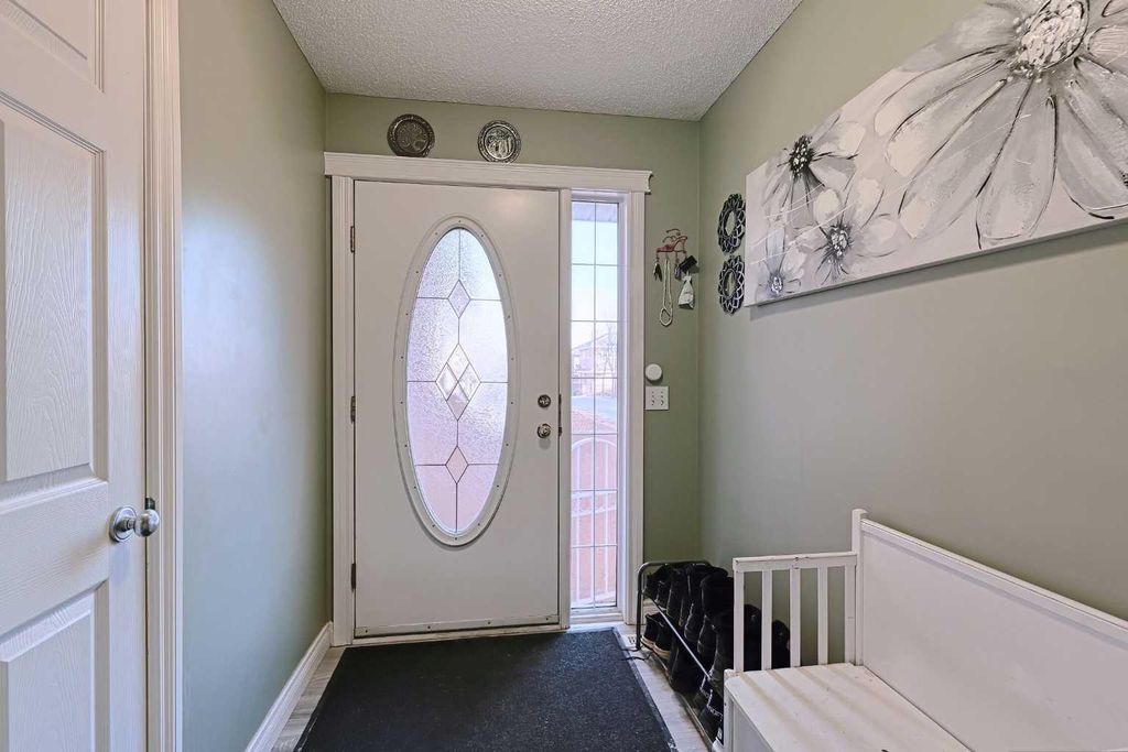 Photo of 501 Coral Cove NE, Calgary, AB T3J 3Y9 (MLS # A2280990)