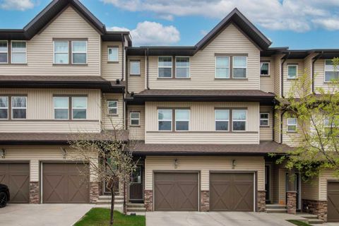 Photo of 28 Heritage Drive #17, Cochrane, AB T4G 0J8 (MLS # A2311233)