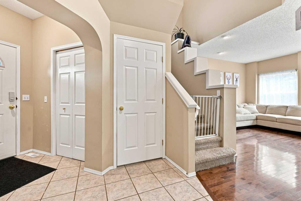 Photo of 113 Rocky Ridge Point NW, Calgary, AB T3G 4R5 (MLS # A2340821)