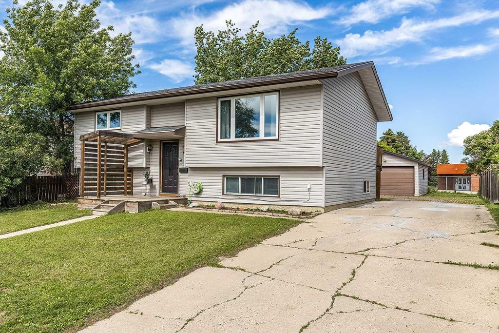 Photo of 516 Sissons Crescent SE, Medicine Hat, AB T1B 2J9 (MLS # A2324219)
