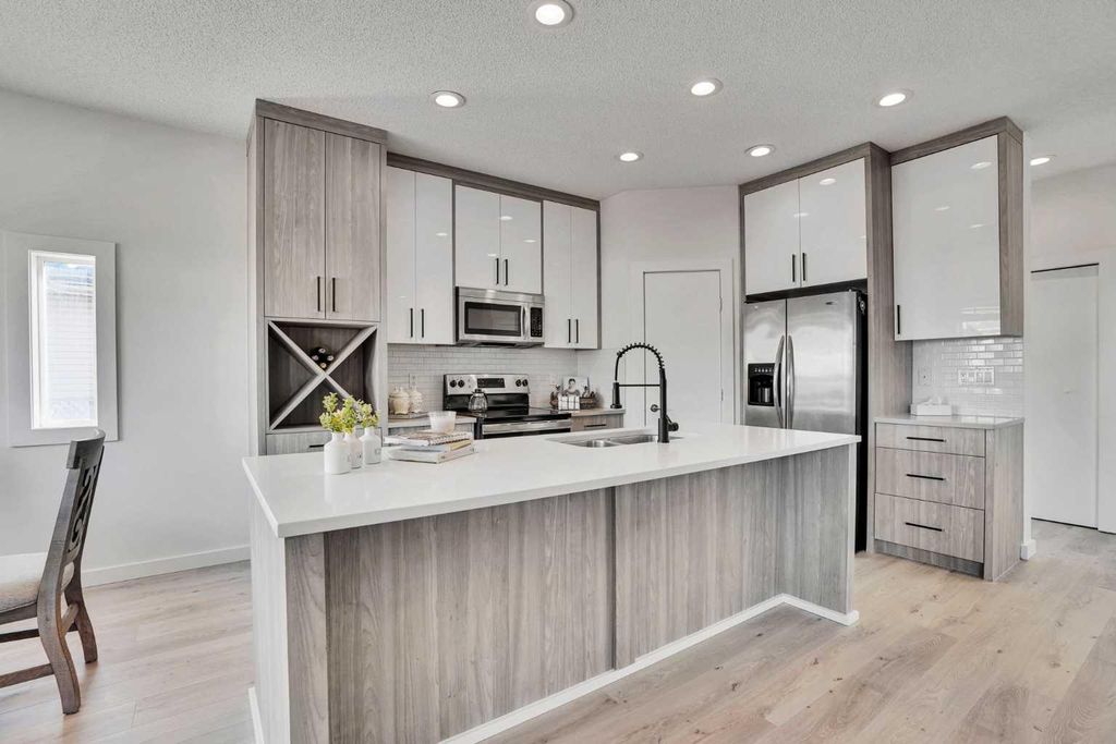 Photo of 92 Prestwick Heath SE, Calgary, AB T2Z 4E4 (MLS # A2316141)