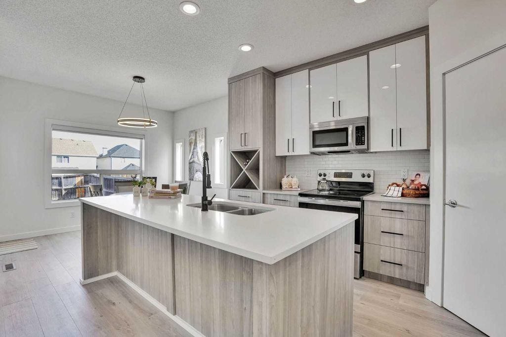 Photo of 92 Prestwick Heath SE, Calgary, AB T2Z 4E4 (MLS # A2316141)