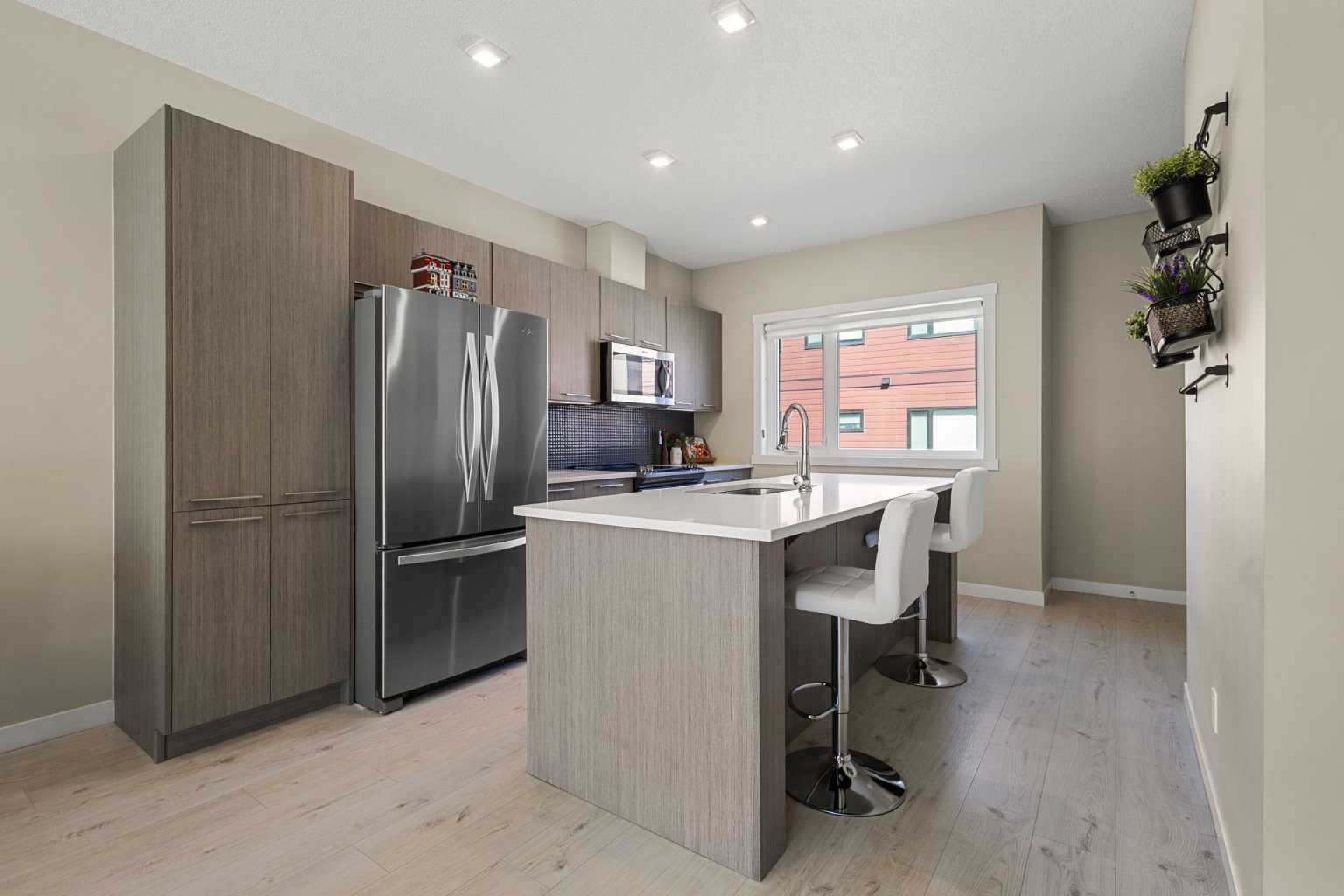 218 Sherwood NW 503